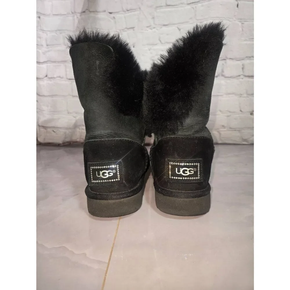 UGG bailey button